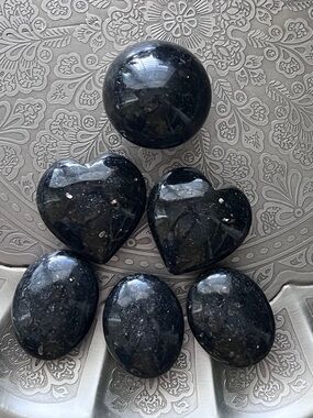 Nuummite stone